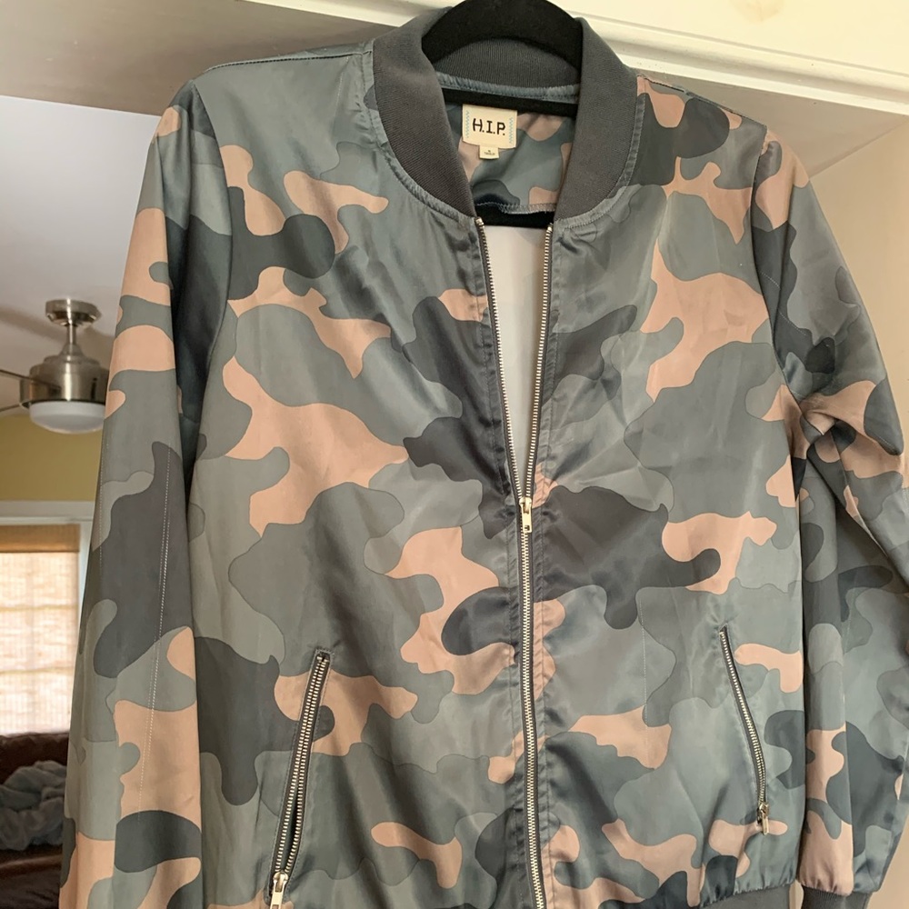Camouflage H.I.P. light falls zip up jacket